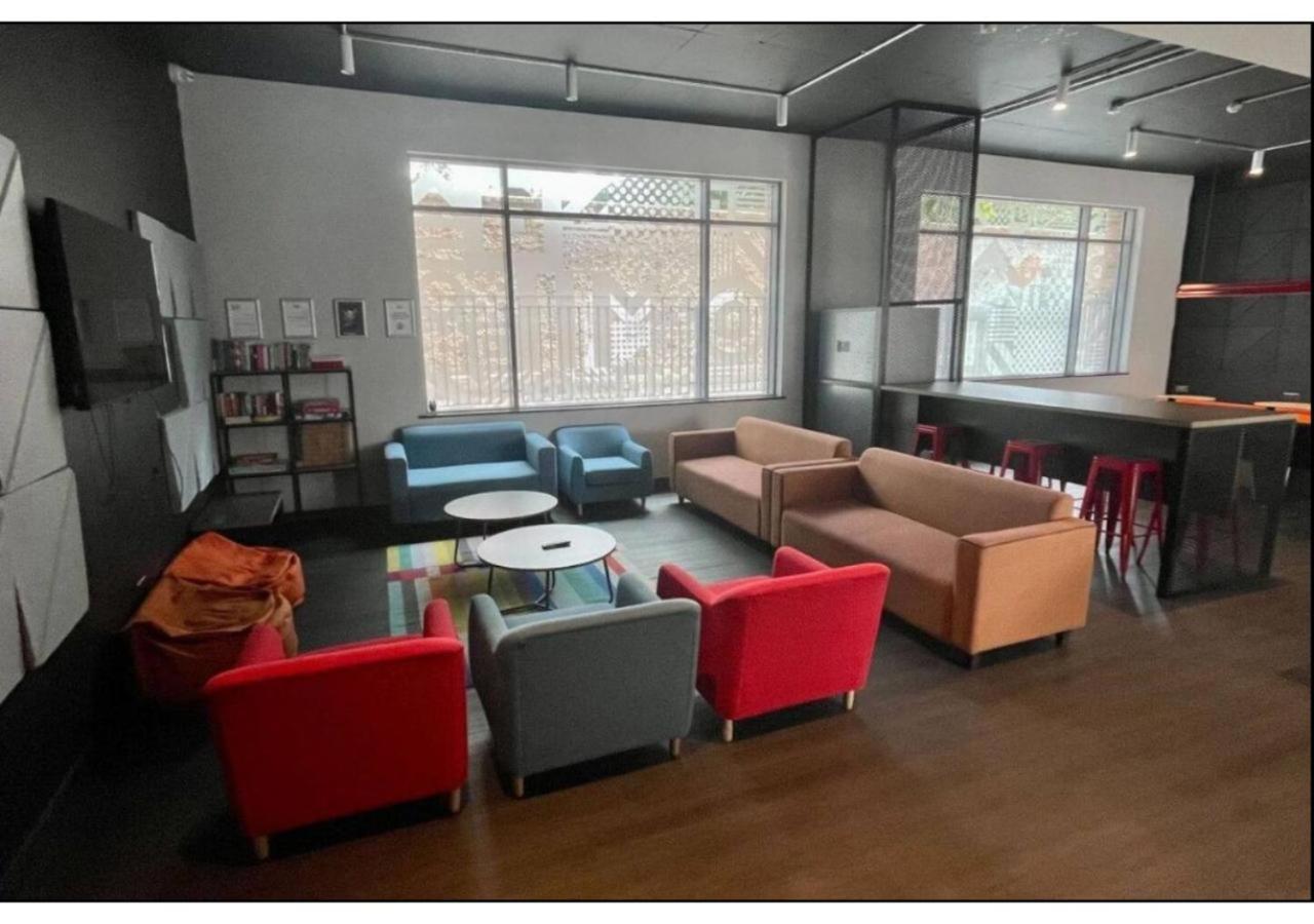 Joivy Affordable Dublin Thomas Street - Adults Only — Photos 1